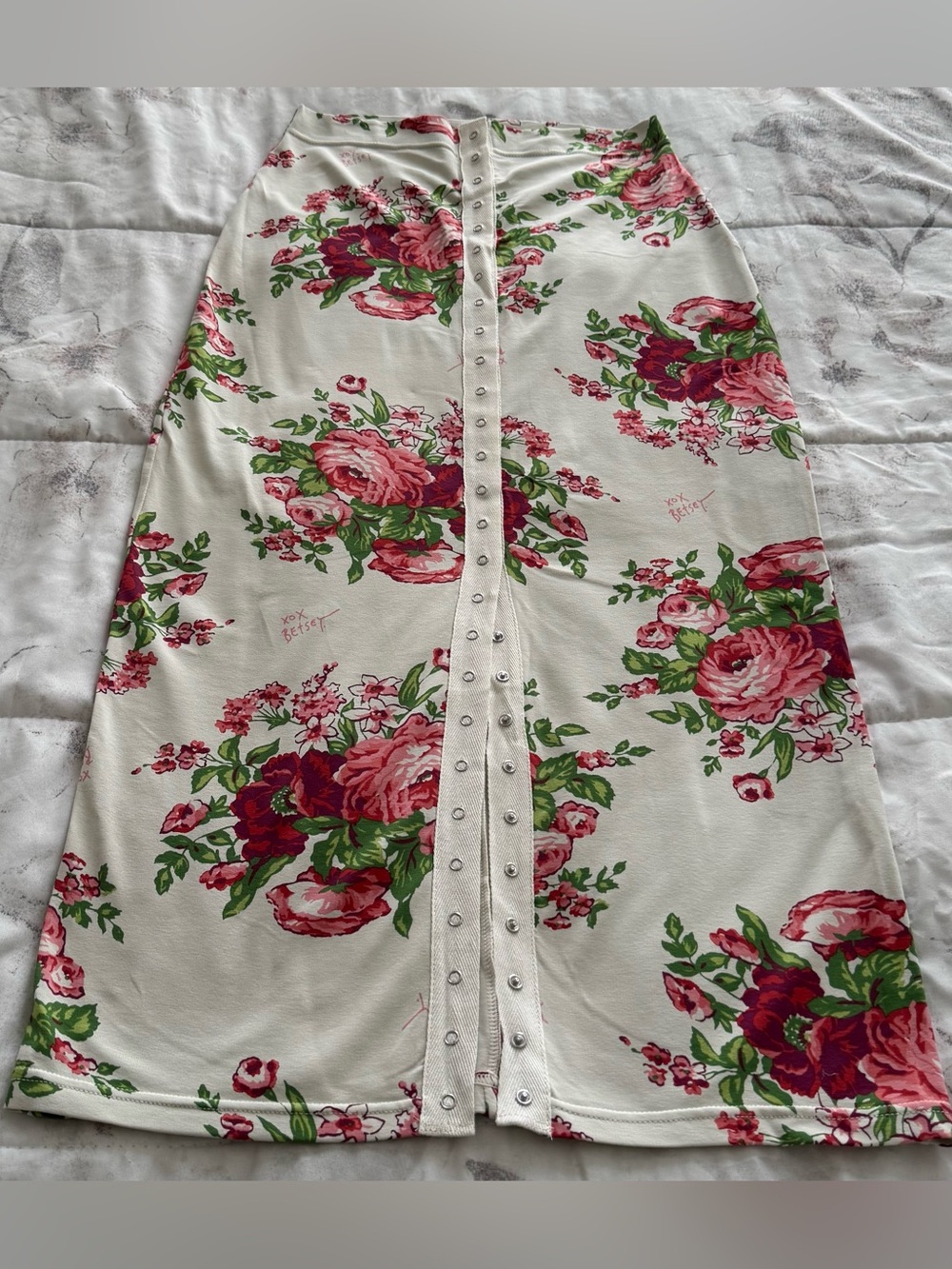 Betsey Johnson Floral snap Front White & Pink Maxi Skirt size S boho XOXO Betsey